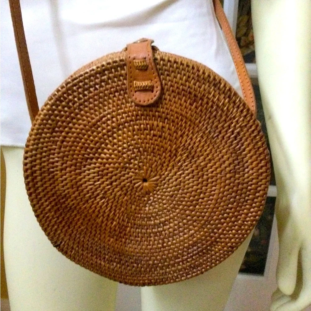 Tan Round rattan crossbody handbag - Picture 2 of 5